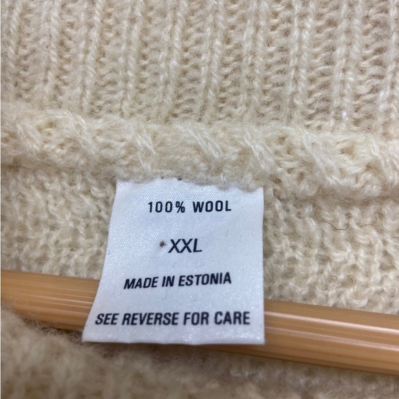 Turtleneck Wool Sweater - Picture 4 of 10